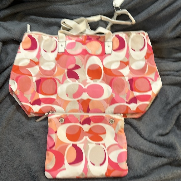 Coach packable tote with matching snap in makeup pouch - Picture 4 of 8